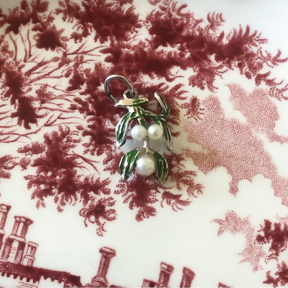 Vintage M&M sterling silver mistletoe pendant faux pearl Christma - Picture 2 of 7
